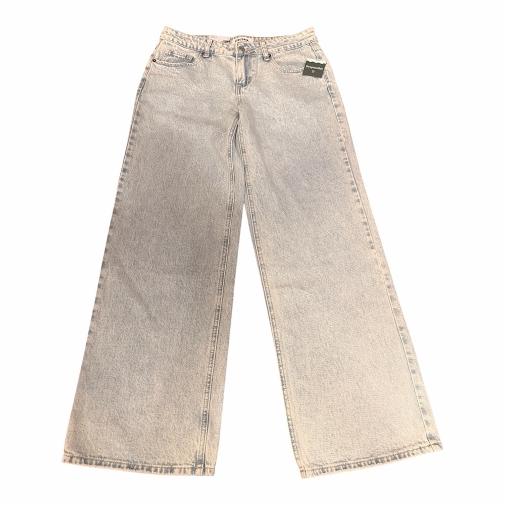 RSQ Light Wash Flare Jeans - low rise baggy - size 26 - inseam 30 - NWT